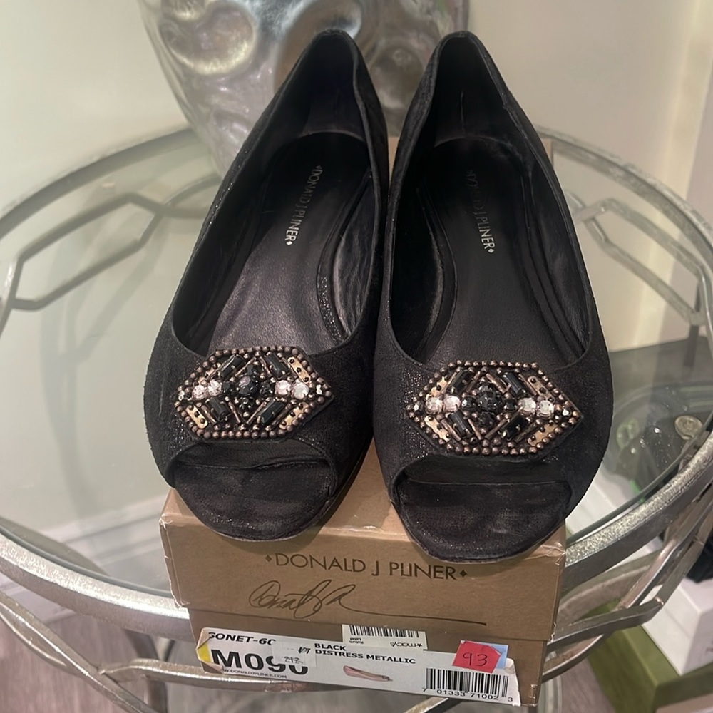 Donald Pliner open toe shoes. Size 9